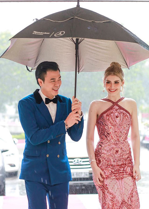 Hình ảnh An Tây tham gia một sự kiện.