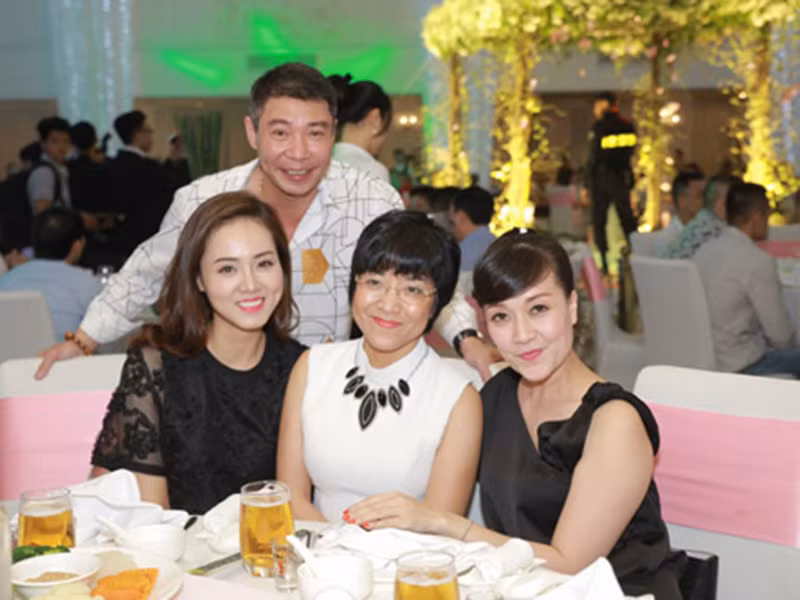 Hình ảnh Ngọc Hà thân thiết với MC Thảo Vân - người vợ cũ thứ hai của Công Lý.