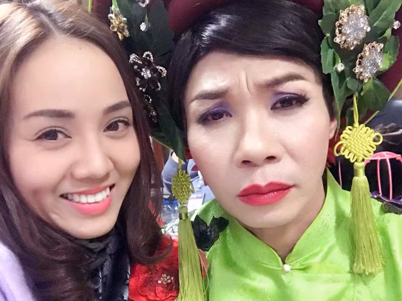 NSND Công Lý không chỉ qua 3 lần đò mà còn hơn Ngọc Hà đến 15 tuổi.