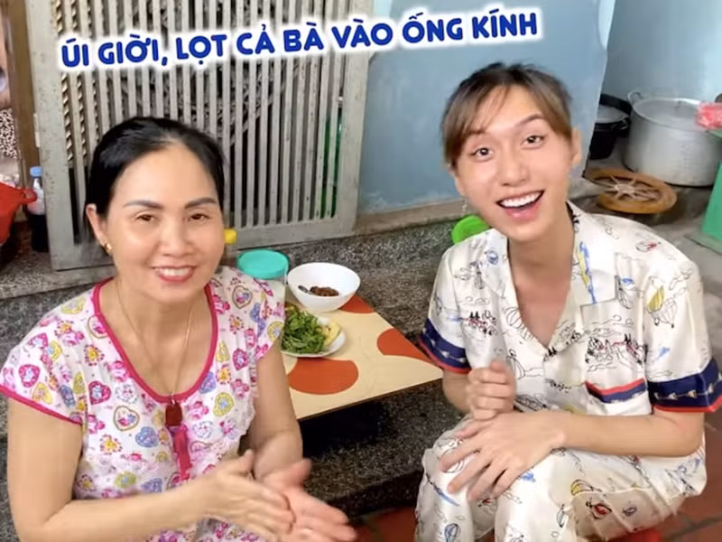 Ngoài đăng bộ ảnh đẹp lung linh, Lynk Lee không ngại xuất hiện với hình ảnh ít son phấn.