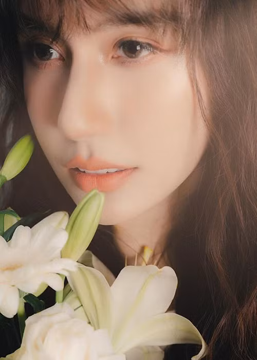 Cận cảnh gương mặt xinh đẹp của Lynk Lee chuyển giới thành nữ.