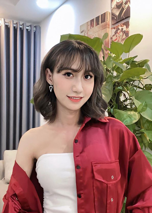 Lynk Lee mạnh dạn mặc gợi cảm dù vóc dáng khá gầy.