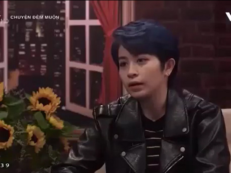 Năm 2017, trong talkshow Chuyện đêm muộn, Gil Lê chia sẻ, sau những tình yêu gà bông, cô có một cuộc tình. Tuy nhiên, mối tình này khiến cô tổn thương và sợ hãi. Không ít người cho rằng người mà Gil Lê ám chỉ chính là Chi Pu.