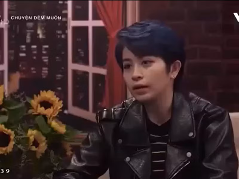 Năm 2017, trong talkshow Chuyện đêm muộn, Gil Lê chia sẻ, sau những tình yêu gà bông, cô có một cuộc tình. Tuy nhiên, mối tình này khiến cô tổn thương và sợ hãi. Không ít người cho rằng người mà Gil Lê ám chỉ chính là Chi Pu.