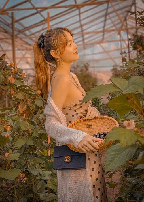 Khi nhận lời đóng phim "Thoát ế", Minh Hằng nhận được sự tin tưởng và hỗ trợ từ người yêu.