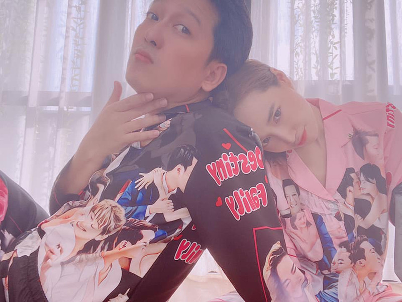 Cô được ông xã hết mực chiều chuộng.