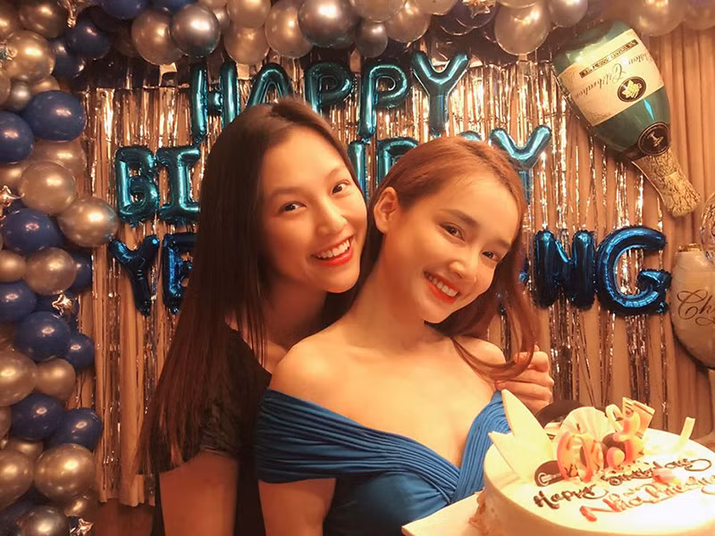 Hoàng Oanh cho biết, Trường Giang đã tự tay chuẩn bị buổi tiệc cho Nhã Phương.