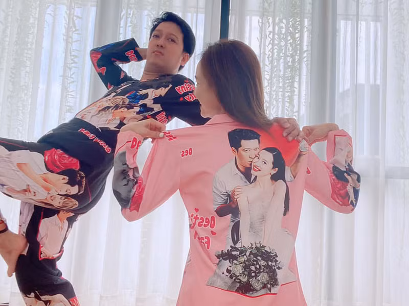 Trường Giang được cho là đã chọn một số ảnh cưới in lên bộ đồ ngủ làm quà tặng sinh nhật Nhã Phương.