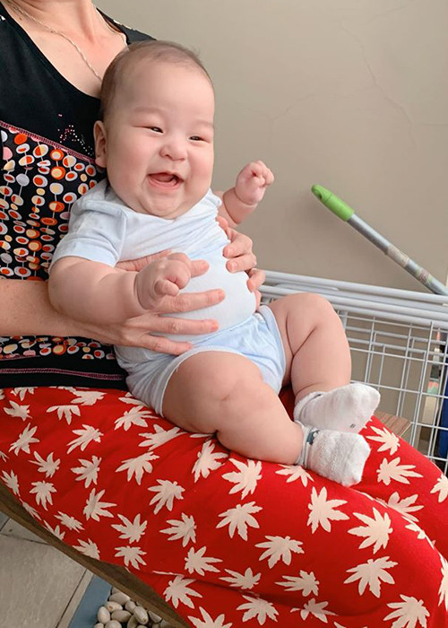 2 nhóc tì nhà Thành Trung càng lớn càng kháu khỉnh.