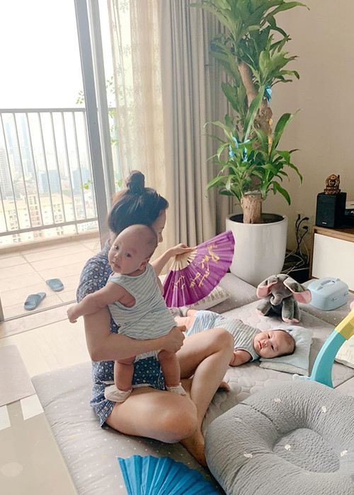 Sau khi mang thai, bà xã Thành Trung quyết định nghỉ làm tiếp viên, lùi về sau chăm sóc gia đình.