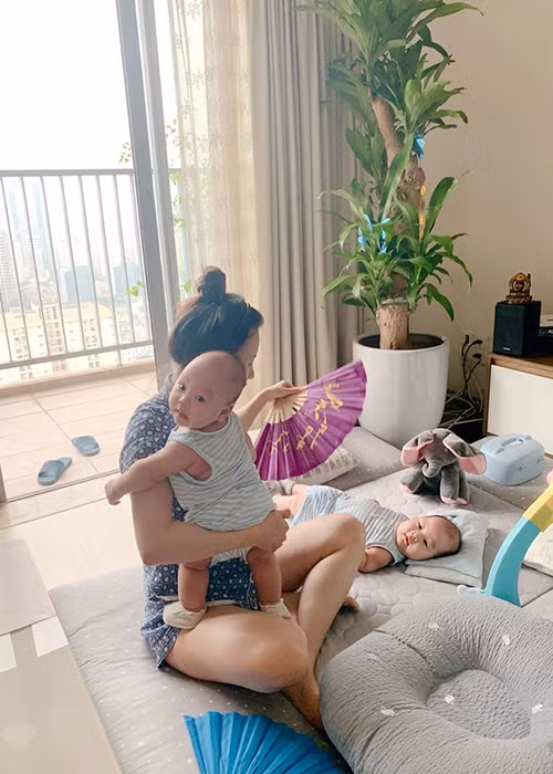 Sau khi mang thai, bà xã Thành Trung quyết định nghỉ làm tiếp viên, lùi về sau chăm sóc gia đình.