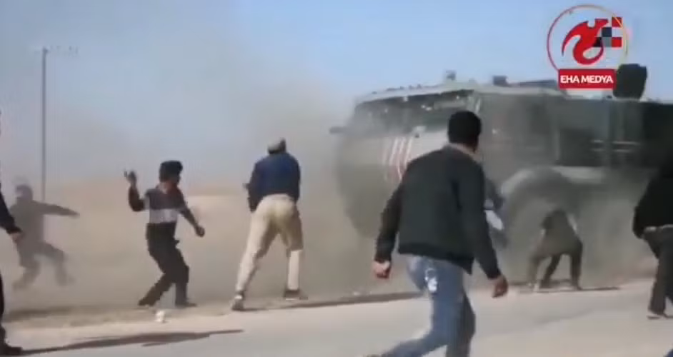 "Hiện nay Nga đã phải triển khai 700 lính tại 18 địa điểm quanh các tỉnh Hasek, Rakka và Aleppo", Anadolu cho biết và bình luận rằng điều này đang đe dọa "xé nhỏ" sức mạnh của lực lượng Nga tại Syria.