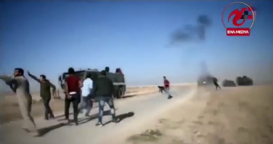 "Nga đã không làm rõ lập trường của mình đối với Thổ Nhĩ Kỳ và vi phạm những lời hứa mà trước kia họ từng đưa ra", đại diện lực lượng vũ trang người Kurd cho biết.