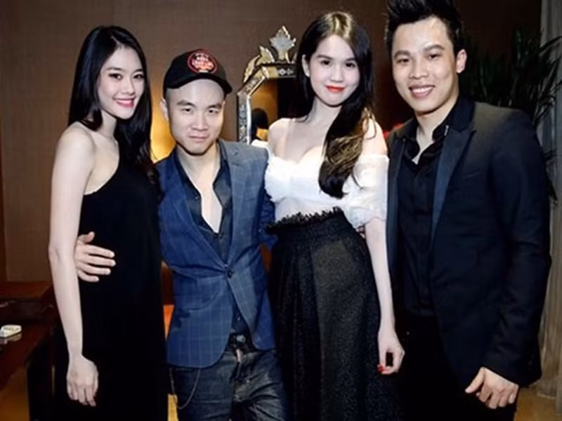 Bị chê dùng túi fake, Ngọc Trinh ám chỉ Đỗ Mạnh Cường đạo nhái, nhiều chuyện. “1 NTK cũng được gọi là "nổi tiếng" mà sao họ không tập trung nâng cấp chuyên môn là thiết kế? Hay đúng như nhiều báo phán toàn copy rồi tự nhận là của mình, thời gian còn lại quá rảnh rỗi đi phán bừa chuyện đàn bà con gái”, Ngọc Trinh đáp trả.