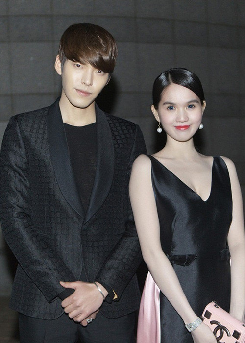 Năm 2014, Ngọc Trinh chụp ảnh cùng Kim Woo Bin. Tuy nhiên, trong các bức ảnh, Woo Bin chỉ có 1 nét mặt 1 tư thế đứng nên nhiều khán giả nghi Ngọc Trinh photoshop. Sau đó, Lương Mạnh Hải đã chia sẻ bức ảnh và cười cợt Ngọc Trinh, còn Hoa hậu Ngọc Hân có bình luận rằng bức ảnh "sặc mùi photoshop". Ảnh: Vietnamnet