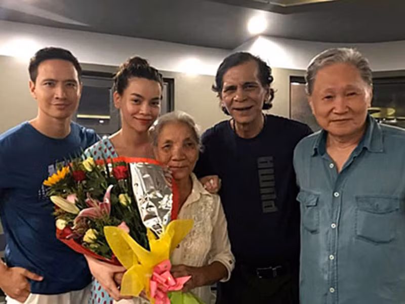 Ngay từ khi mới hẹn hò, Kim Lý xác định đây là mối quan hệ nghiêm túc nên đưa Hà Hồ về ra mắt gia đình.