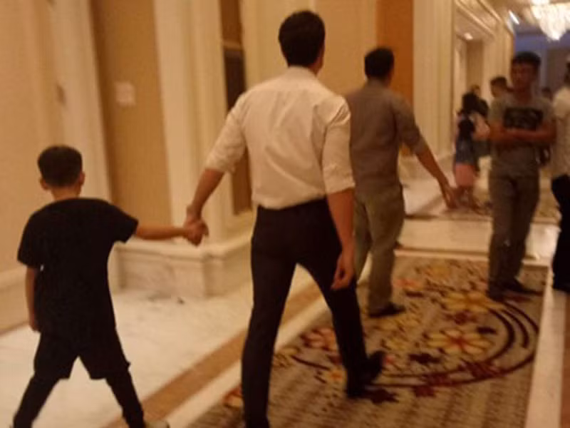 Dù chưa về chung một nhà với Hồ Ngọc Hà, Kim Lý đã hết mực quan tâm bé Subeo - con trai của Hà Hồ và chồng cũ Cường Đô la. Ảnh: Vietnamnet