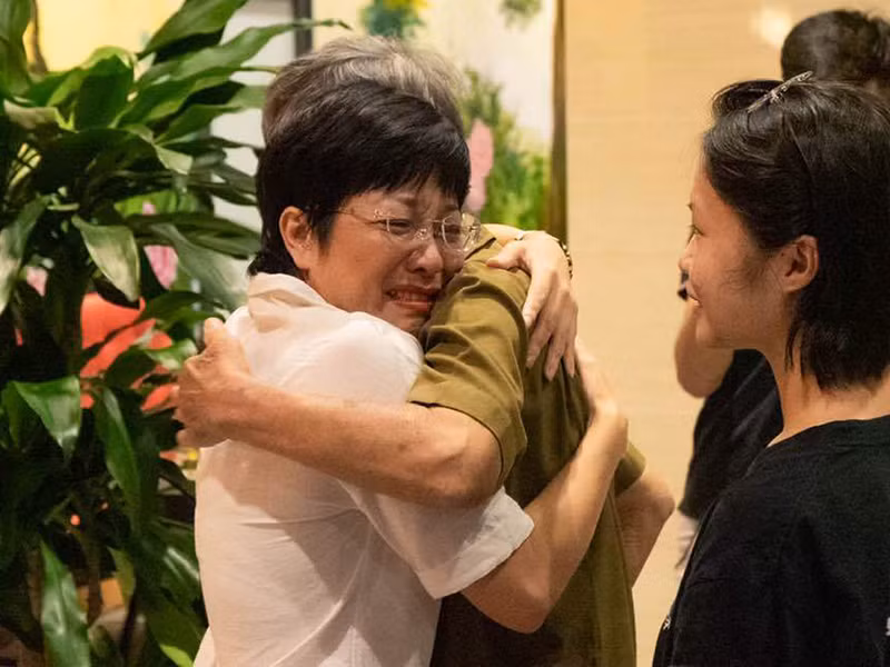 Trong một chương trình truyền hình, bố của Công Lý chia sẻ ông luôn coi Thảo Vân là con gái ruột: "Thời kỳ bố mẹ cháu chia tay, ông bà cảm thấy bị sốc. Cảm thấy có gì đó hẫng hụt thay đổi. Ông suy nghĩ nhiều, bà suy nghĩ nhiều. Ông buồn lắm. Cho đến bây giờ, nhắc đến, ông vẫn thương mẹ cháu. Mẹ cháu là một người rất tốt. Thế nên bao giờ ông cũng coi mẹ cháu như con đẻ, con gái, chứ không phải con dâu nữa, dù bố mẹ cháu chia tay rồi. Và ông tin là mẹ cháu cũng hiểu lòng ông". Ảnh: Vietnamnet