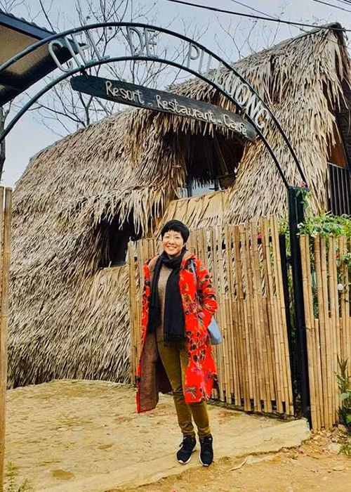 "Cách đây 16 năm, tôi từng tham gia một bộ phim ngắn của đạo diễn Khải Hưng. Nhưng sau lần đó, tôi tự nhủ sẽ không bao giờ đóng phim nữa. Một phần vì tôi đóng không được, phần nữa là làm diễn viên rất vất vả", MC Thảo Vân chia sẻ trên Tổ Quốc.