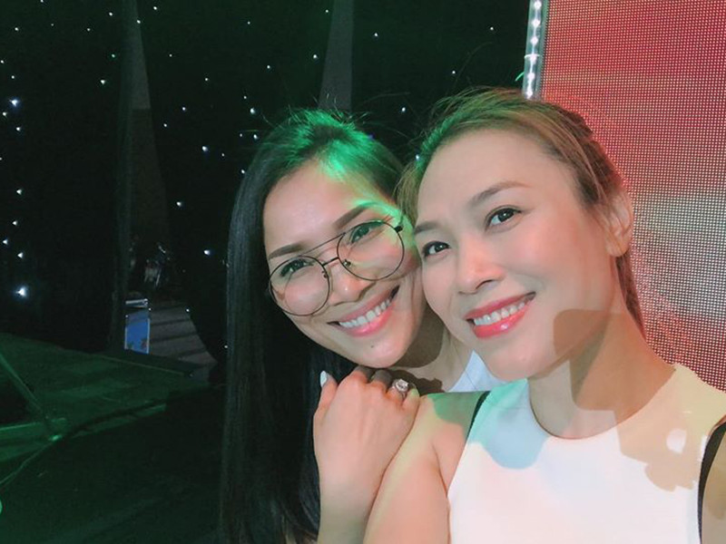 Mới đây, Hồng Ngọc bị bỏng do nổ nồi xông hơi khiến nhiều đồng nghiệp lo lắng.