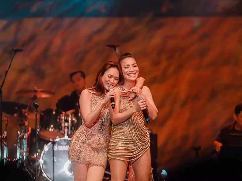 Tình bạn đẹp giữa Mỹ Tâm và Hồng Ngọc khiến nhiều khán giả ngưỡng mộ.