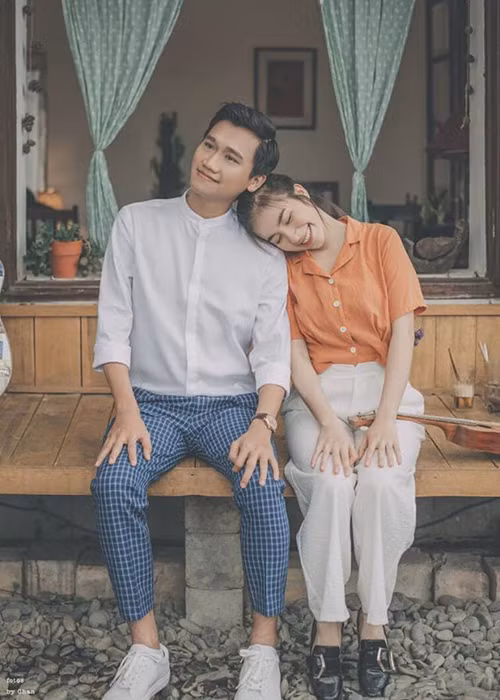 Sau hiệu ứng của phim, cả hai liên tục tung ra bộ ảnh lãng mạn bên nhau. Ảnh: FBNV