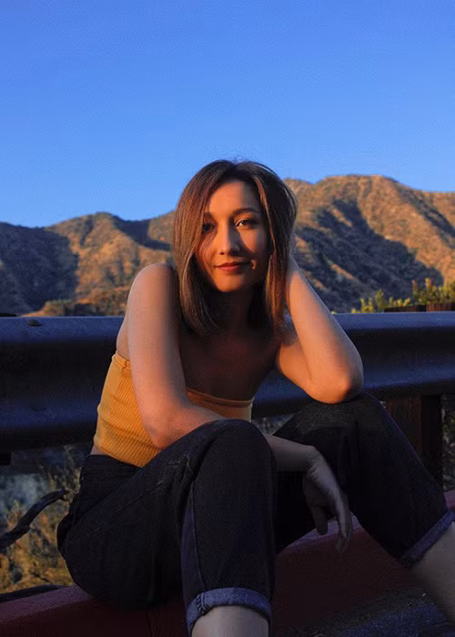 Sau khi tốt nghiệp học viện Berklee College of Music, Anna làm kỹ sư âm thanh tại phòng thu Igloo Music ở Los Angeles (Mỹ).