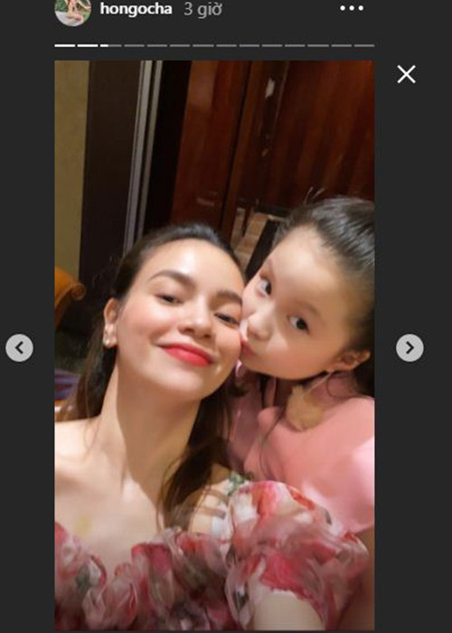 Nữ ca sĩ để lộ gương mặt tròn trịa khi dự tiệc sinh nhật.