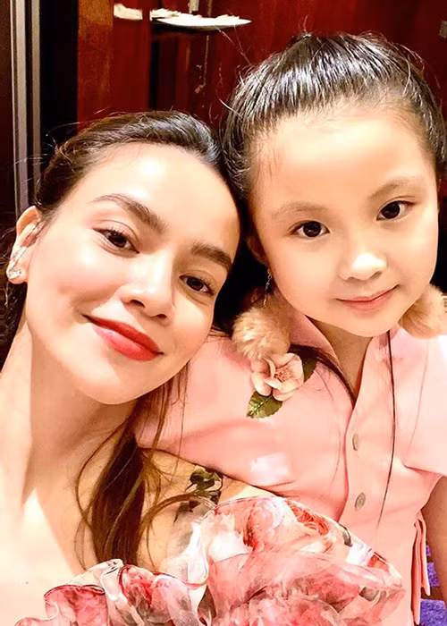 Cho đến nay, Hồ Ngọc Hà và Kim Lý vẫn giữ im lặng trước tin đồn có con chung.