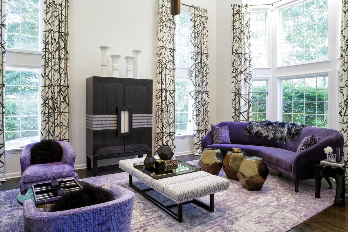 Phong cách đương đại có lối sử dụng màu sắc đặc sắc, ấn tượng, gợi cảm giác nghệ thuật.