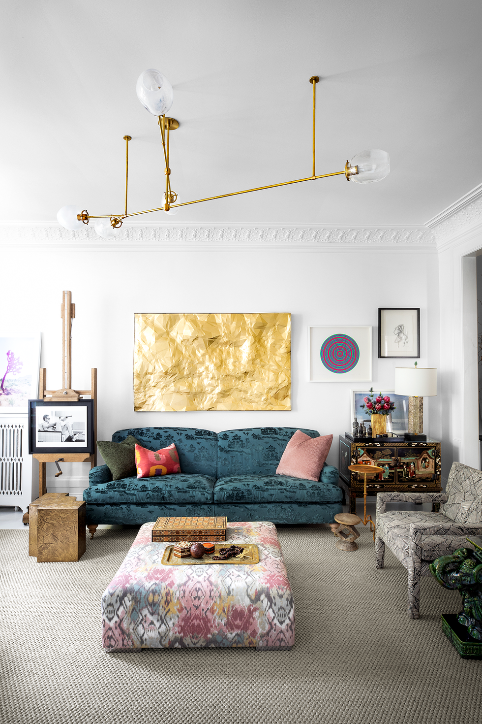 Các chất liệu nội thất được sử dụng rất phong phú khi bạn lựa chọn phong cách đương đại cho phòng khách.