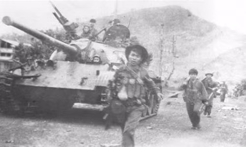 Dai thang mua xuan 1975: Truoc tran danh than toc lich su