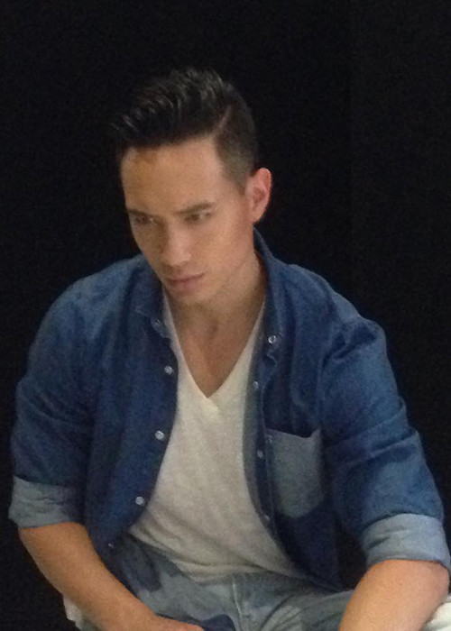 Kim Lý được bố mẹ giáo dục khá kỹ càng. Anh bắt đầu đi làm khi mới 14 tuổi. Khi Kim Lý khởi nghiệp, bố mẹ anh không hỗ trợ về mặt tài chính mà chỉ ủng hộ về mặt tinh thần.