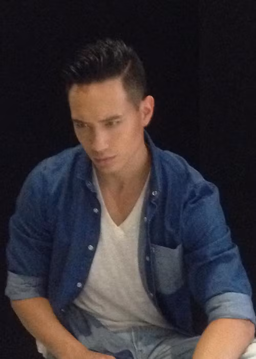 Kim Lý được bố mẹ giáo dục khá kỹ càng. Anh bắt đầu đi làm khi mới 14 tuổi. Khi Kim Lý khởi nghiệp, bố mẹ anh không hỗ trợ về mặt tài chính mà chỉ ủng hộ về mặt tinh thần.