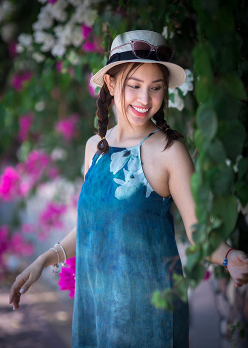 Bà mẹ một con thường xuyên đăng tải hình ảnh trẻ trung, gương mặt toát lên hạnh phúc.