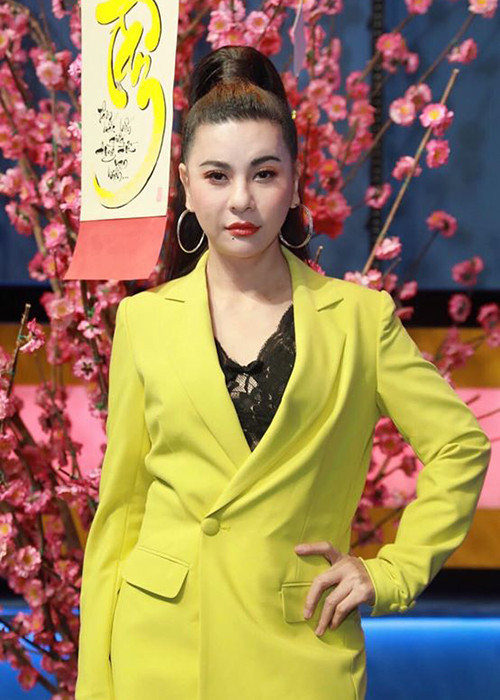 Nhiều ý kiến cho rằng vai diễn của Cát Phượng trong "Hạnh phúc của mẹ" không gây hiệu ứng. Chính vì vậy, một số người đặt nghi vấn nữ diễn viên có sự hậu thuẫn từ hội đồng giám khảo.