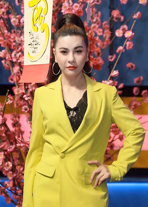 Nhiều ý kiến cho rằng vai diễn của Cát Phượng trong "Hạnh phúc của mẹ" không gây hiệu ứng. Chính vì vậy, một số người đặt nghi vấn nữ diễn viên có sự hậu thuẫn từ hội đồng giám khảo.