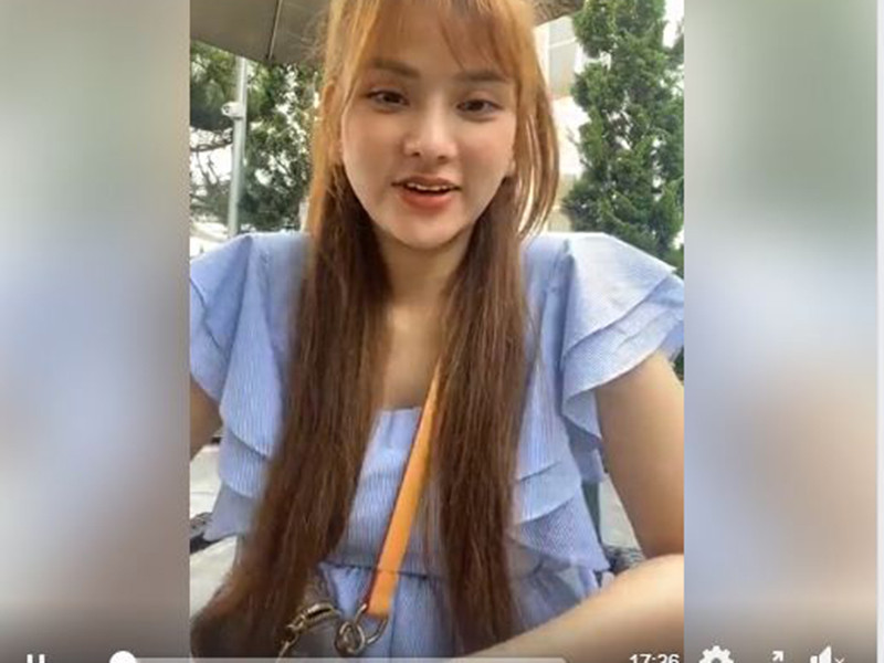 Dù Thu Thủy chưa lên tiếng về nghi vấn bầu bí nhưng gần đây cô liên tục để lộ gương mặt tròn trịa hơn và cố gắng giấu vòng 2.