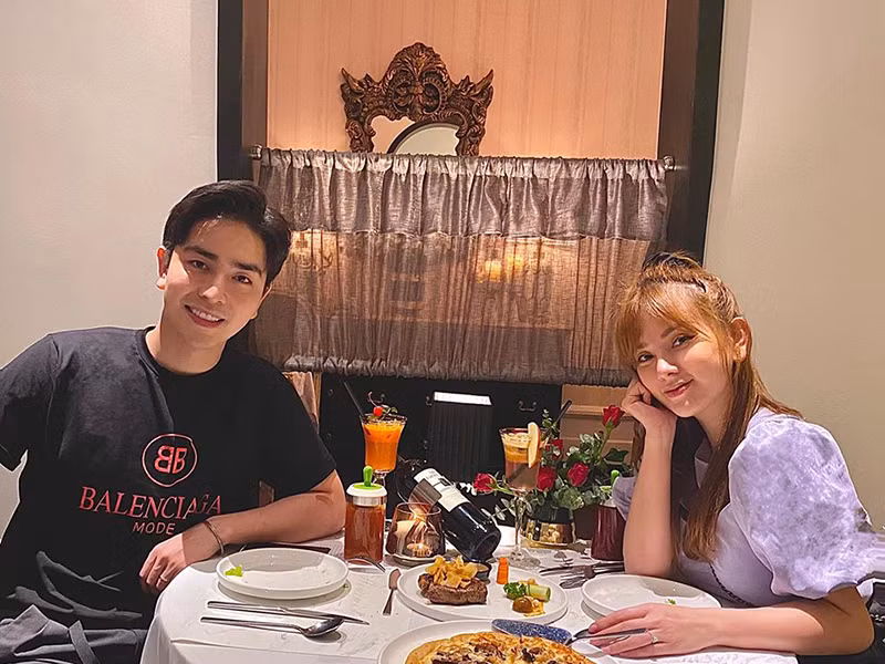 Nữ ca sĩ thường chia sẻ hình ảnh giấu vòng 2.