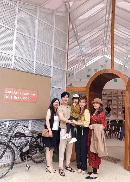 Thu Thủy hiện tại có mối quan hệ tốt với gia đình chồng.