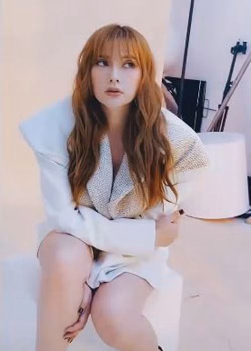 Nghi vấn Thu Thủy mang bầu lần 2 rộ lên từ tháng 2/2020 khi ông xã của cô có câu nói đầy ẩn ý: "Đi thôi 3 mẹ con ơi". Mới đây, một người thân thiết với Thu Thủy chia sẻ trên Tri thức trẻ nữ ca sĩ đang mang thai lần 2. Thu Thủy hiện mang bầu được 5 tháng và em bé trong bụng cô là con gái.