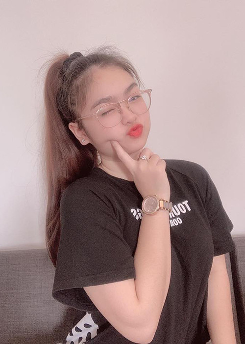 Mới đây, trên Zing, Thiện Nhân thừa nhận ngoại hình hơi mập, có thời điểm nặng đến 55 kg. Hiện tại, em cố gắng tập luyện để xuống khoảng còn 50 kg.