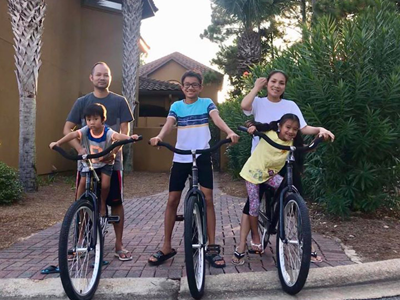 Trong những kỳ nghỉ, vợ chồng Hồng Ngọc thường đưa các con đi du lịch.