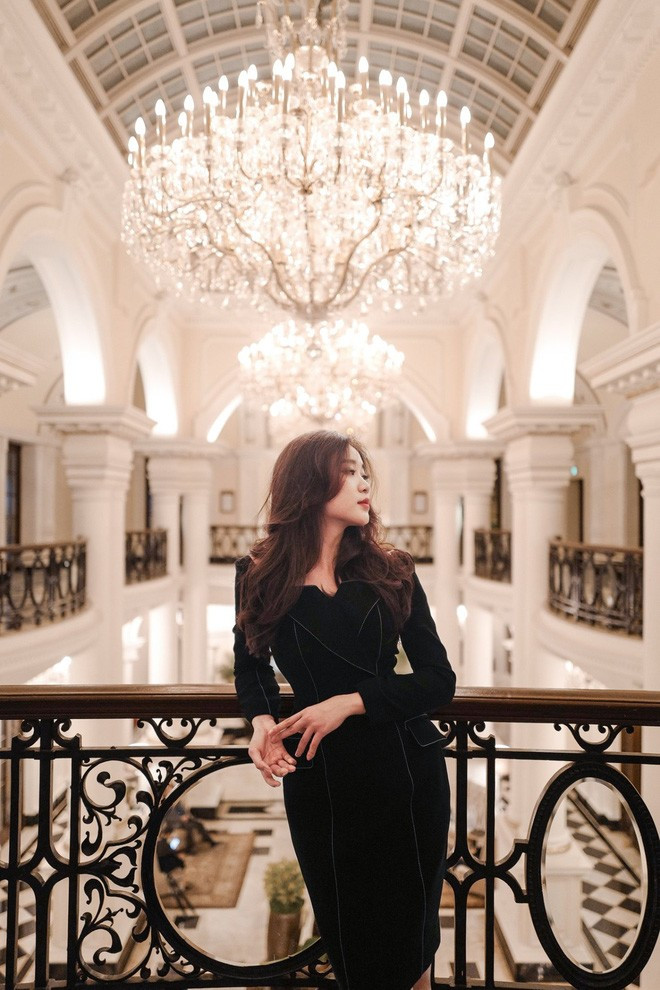 Còn khá e ngại về vốn tiếng Việt của bản thân nhưng Phonnie cố gắng tâm sự dễ hiểu nhất về sở thích làm bánh của mình: "Mình có niềm đam mê to lớn với đồ ngọt và cả gia đình mình cũng thế, nhưng mà ở quanh thị trấn này thì chẳng có 1 tiệm bánh nào cả. Mà ông ngoại mình, một tín đồ hảo ngọt chính hiệu lại đều đặn hằng ngày sẽ dùng 1 bữa trà chiều. Vì vậy mình quyết định mở tiệm bánh tại gia phục vụ riêng cho ông ngoại và cả gia đình".