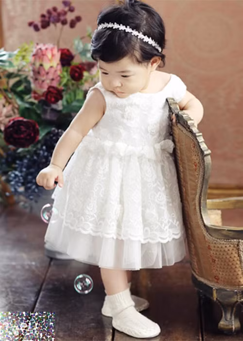 Con gái của Lee Dong Gun vô cùng kháu khỉnh.