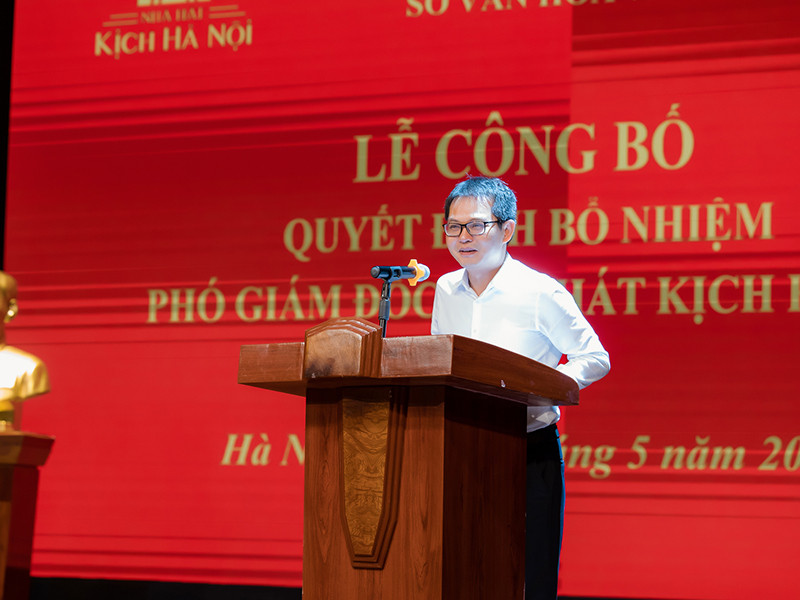 Nghệ sĩ nhân dân Trung Hiếu - Giám đốc Nhà hát kịch Hà Nội phát biểu: "Tôi rất xúc động, vì hiện tại bộ máy quản lý của Nhà hát đang được hoàn thiện dần. Giờ đây, Nhà hát đã có thêm hai phó giám đốc, một phó giám đốc chuyên trách nghiệp vụ nghề nghiệp, một phó giám đốc đảm nhận các vấn đề hành chính. Tôi hy vọng Nhà hát sẽ phát triển hơn nữa, cũng như đời sống anh em nghệ sĩ trong Nhà hát được quan tâm, đảm bảo theo đúng luật và đúng chủ trương của nhà nước".