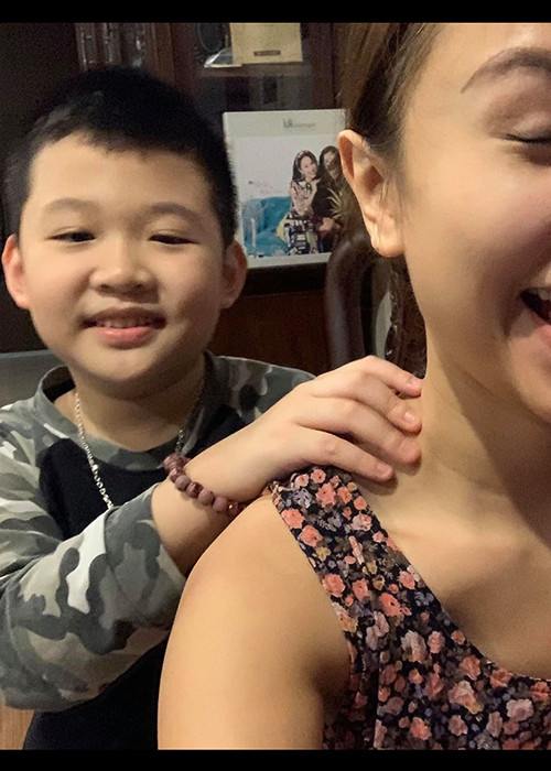 Cậu nhóc luôn ủng hộ mẹ kết hôn lần nữa.