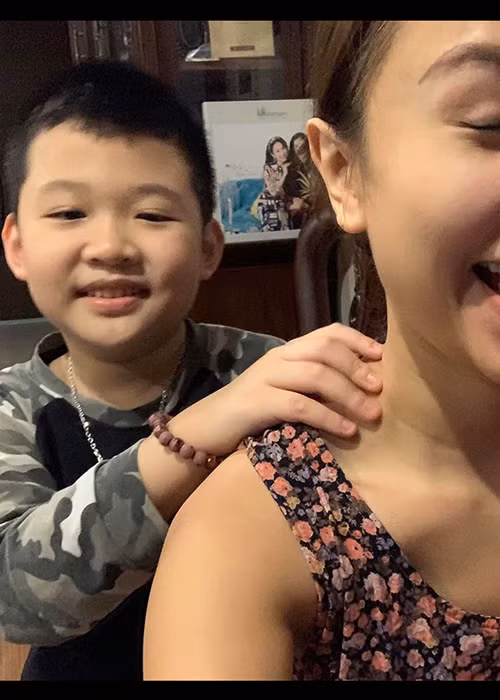 Cậu nhóc luôn ủng hộ mẹ kết hôn lần nữa.