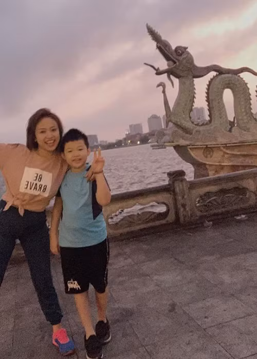 “Cứ ai làm mẹ hạnh phúc thì con sẽ yêu quý người đó”, con trai của nữ MC nói với mẹ.