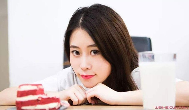 Tuy nhiên, các clip nấu ăn tại văn phòng của Tiểu Dã được nhận xét là nguy hiểm khi hai bé gái bắt chước video làm bắp rang của cô khiến 1 người chết, một người bị thương hồi tháng 9.2019. Ngôi sao YouTube trên mạng xã hội cũng khẳng định, cô sẽ kiểm tra tất cả video của mình và xóa bất kỳ video nào được xem là gây nguy hiểm. Sau khi xảy ra sự cố, Tiểu Dã và ê-kíp đã đến gặp gỡ hai gia đình trao đổi, thỏa thuận hòa giải.